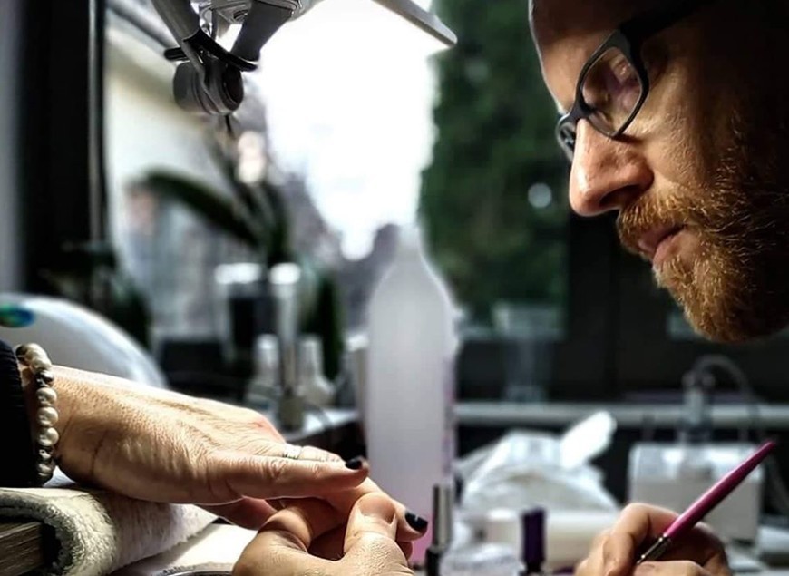 Welcome to Petrik Zoltán international Nail art Master  gel uv vernis polish semi permanent ongles, prothésiste ongulaire et nail art technician